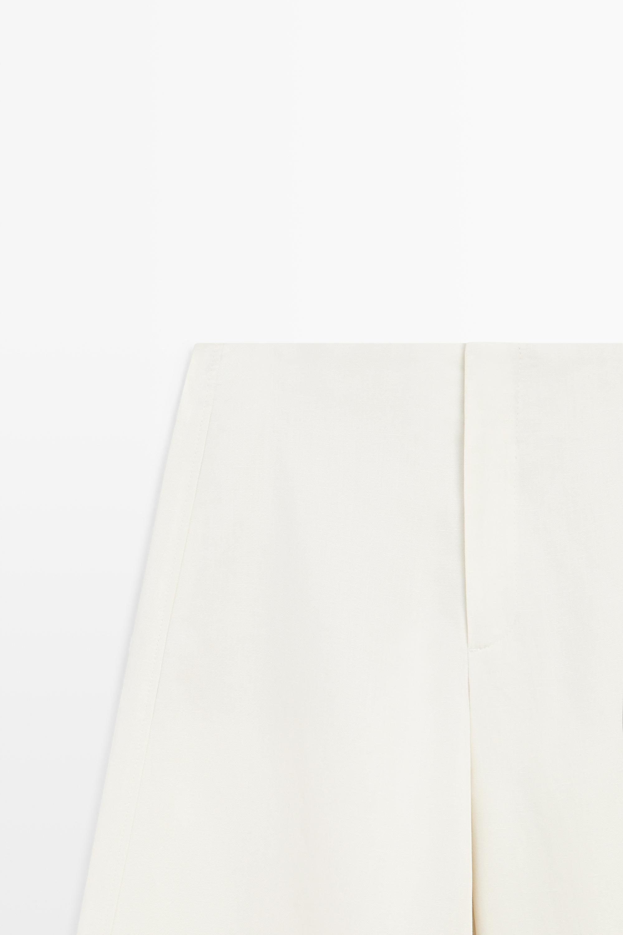 Flowing barrel fit trousers